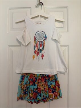 Jak and Peppar matching dreamcatcher top with shorts - Size 6X